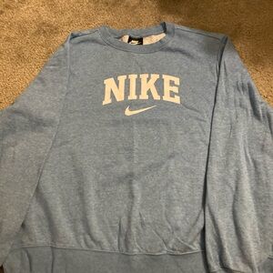 1x Nike crewneck